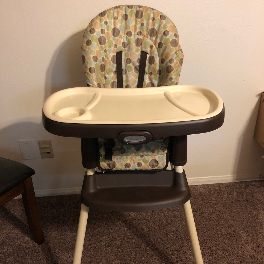 An infant high chair - Picture 1 of 4